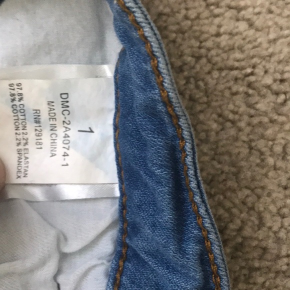 OFFER‼️Jeans w/ flower embroidery - Picture 5 of 8